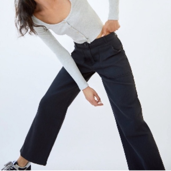 Aritzia Wilfred Free Jeans Modern Utility Pants in Black - Picture 2 of 8